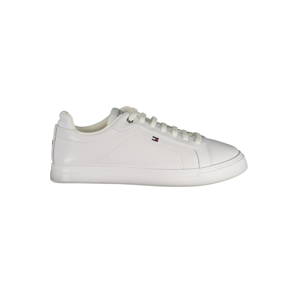 Tommy Hilfiger meeste vabaajajalatsid